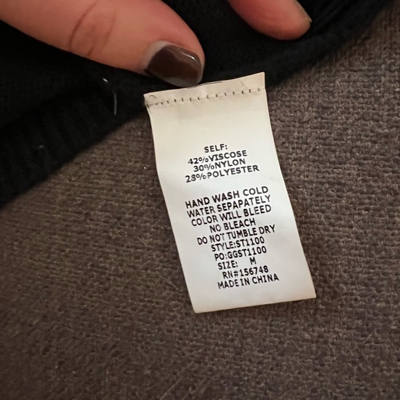 Unique vintage black sweater with sequin sleeves - Picture 4 of 4